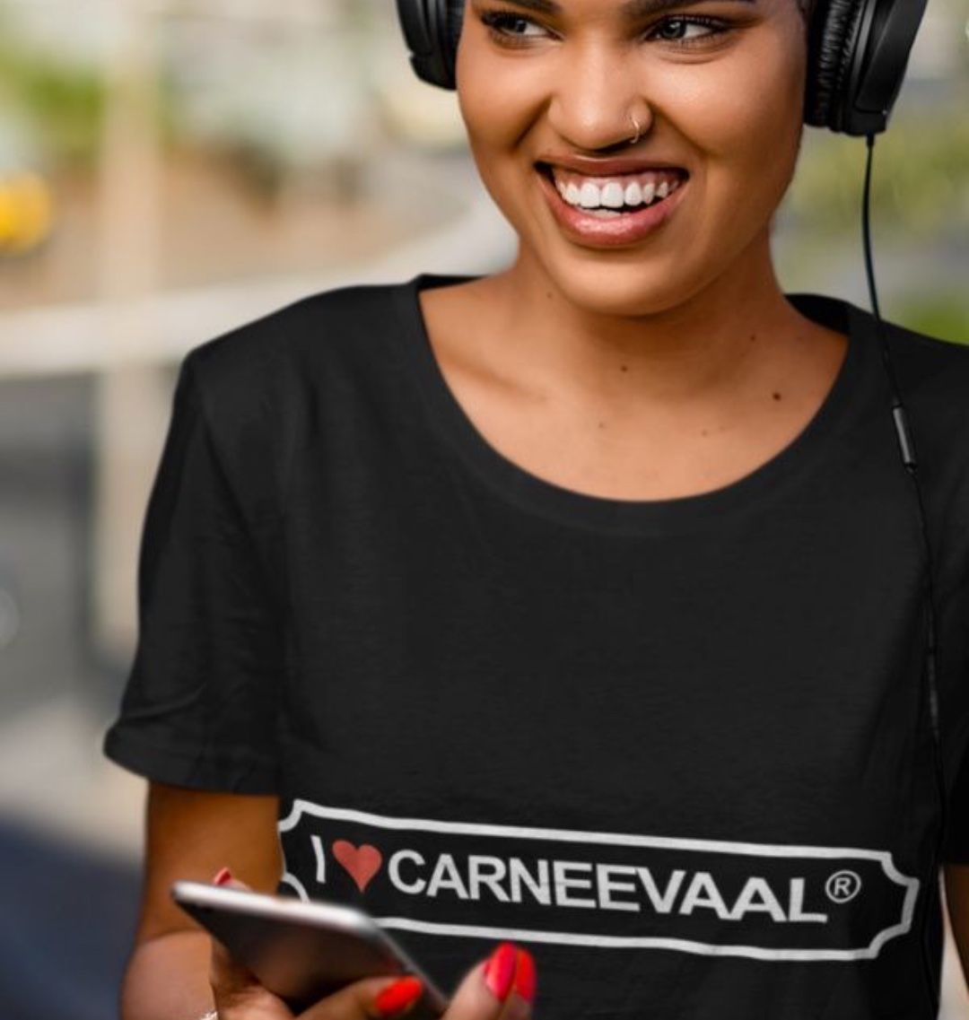 Blak scoop neck t-shirt - girl wearing headphones